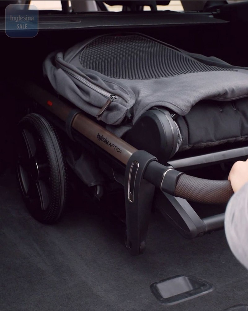 Прогулочная коляска Inglesina Aptica компактная, помещается в любой багажник